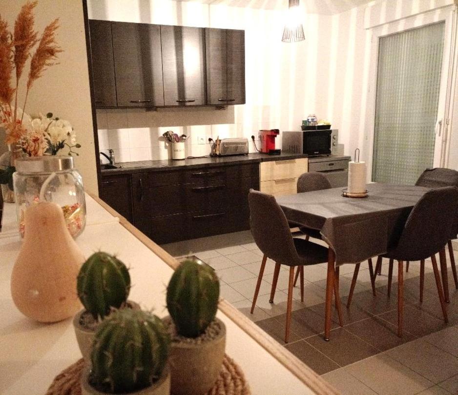 Superbe Appartement ,Proche De Paris, Dans Residence Privee , Ideal Familles, Parking Et Wifi Gratuits! ! ! Витри-сюр-Сен Экстерьер фото